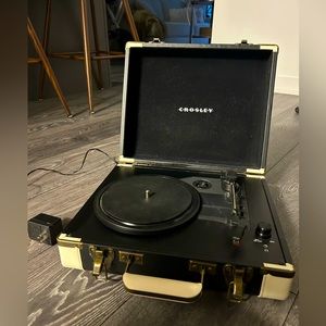 Crosley Portable 3 Speed Briefcase Style Record Player w Adapter